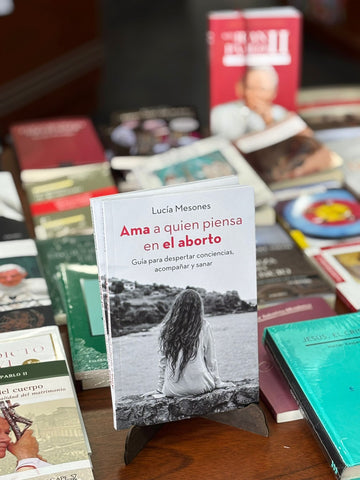 Ama a quien piensa en el aboro
